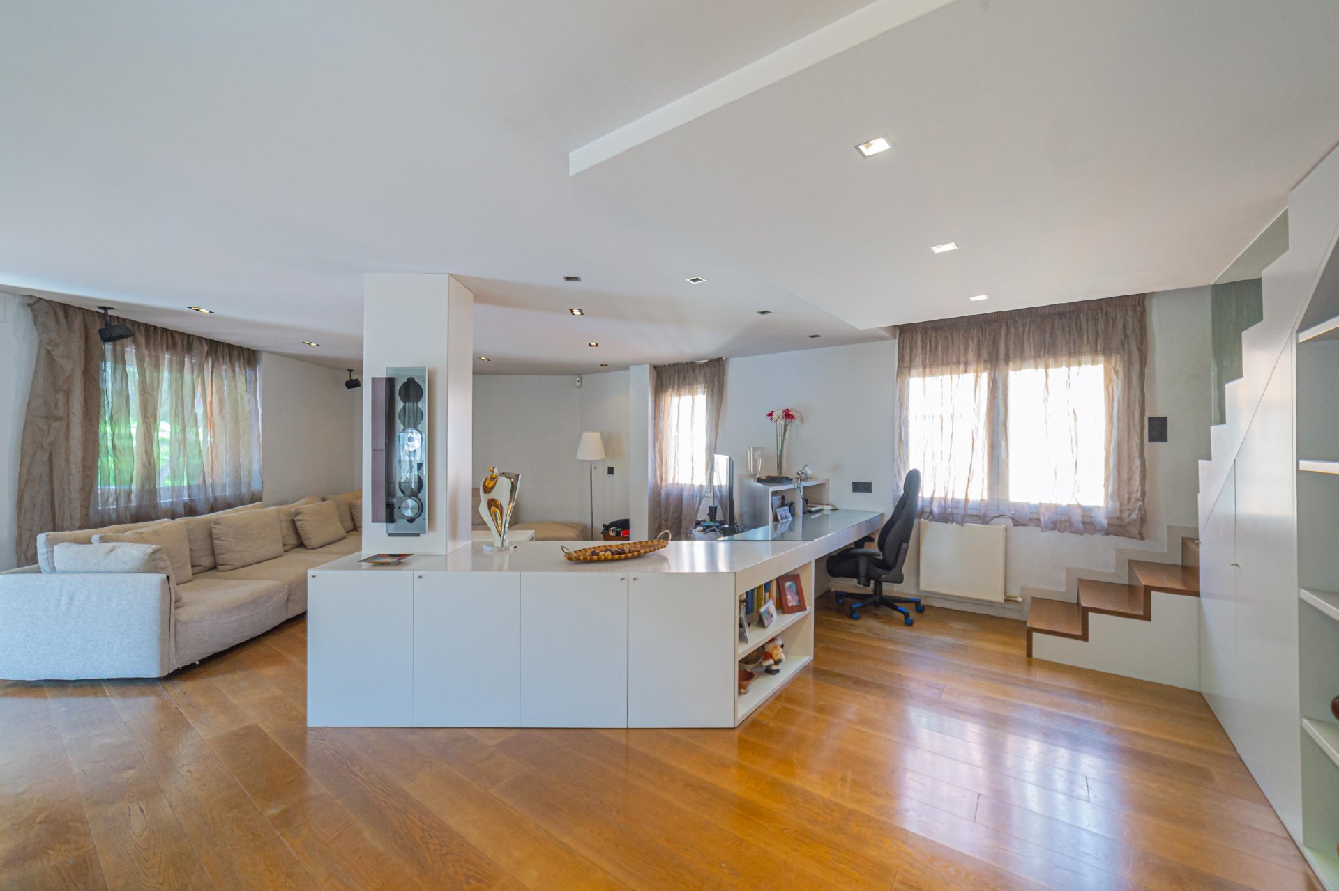 Huoneisto Barcelona, Espanja 4 makuuhuonetta, 205 m2 No. 140920