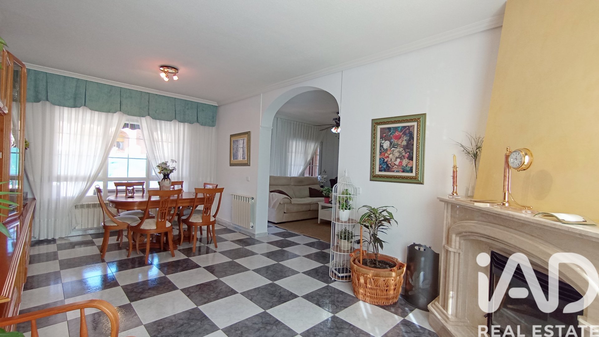 Apartment in Meco, Madrid, Spain 5 bedrooms, 382 sq.m. No. 173106