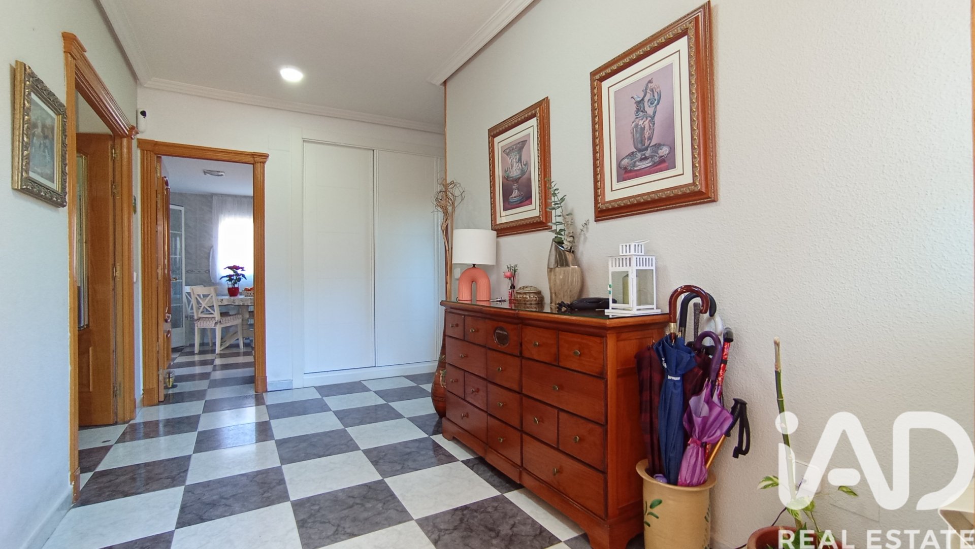 Apartment in Meco, Madrid, Spain 5 bedrooms, 382 sq.m. No. 173106