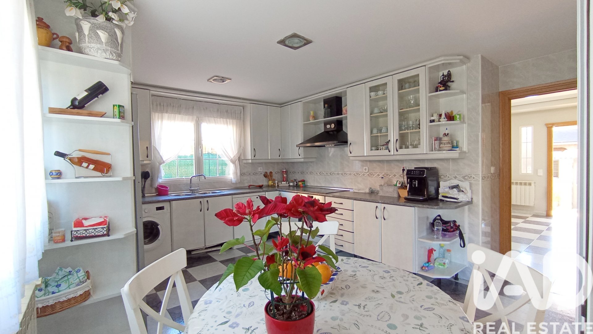 Apartment in Meco, Madrid, Spain 5 bedrooms, 382 sq.m. No. 173106