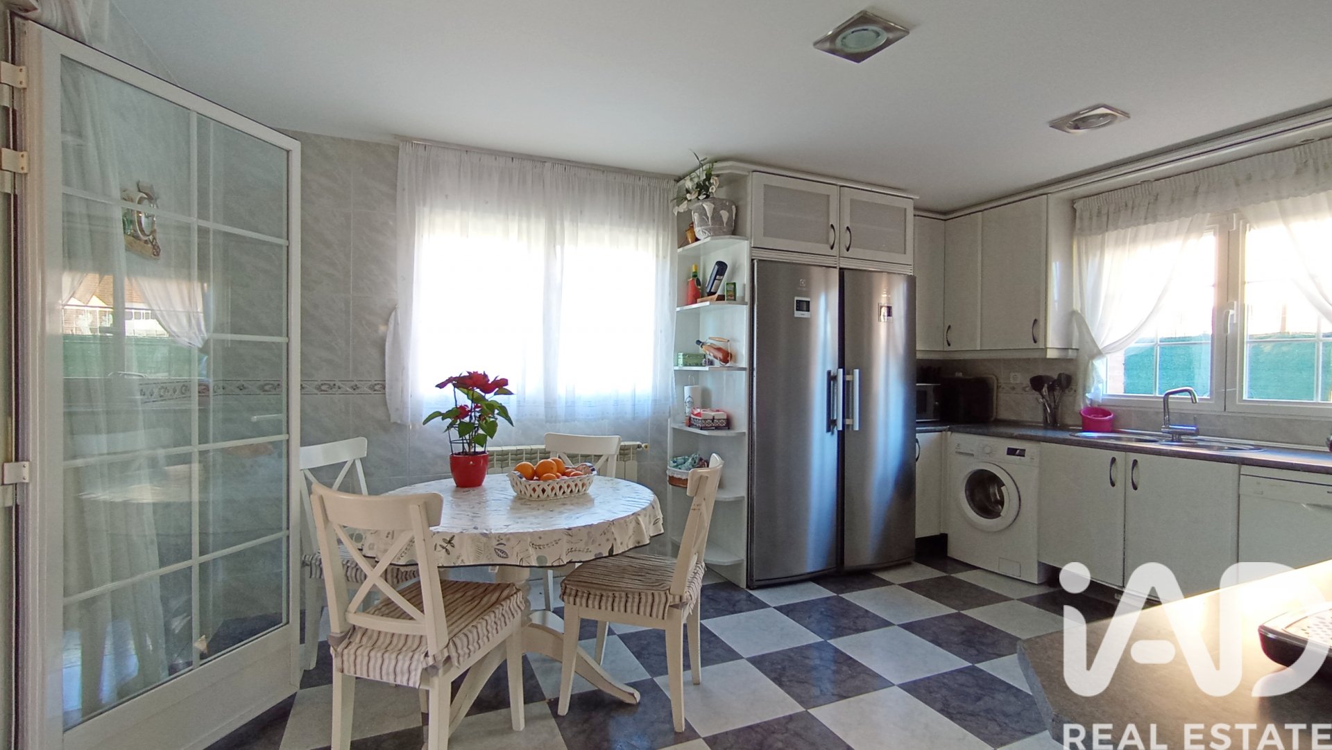 Apartment in Meco, Madrid, Spain 5 bedrooms, 382 sq.m. No. 173106