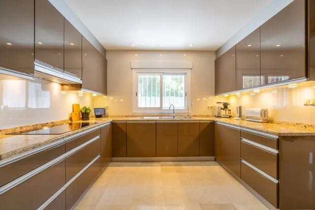 Villa à Altea, Alicante, Espagne 4 chambres, 400 m2 No. 180649