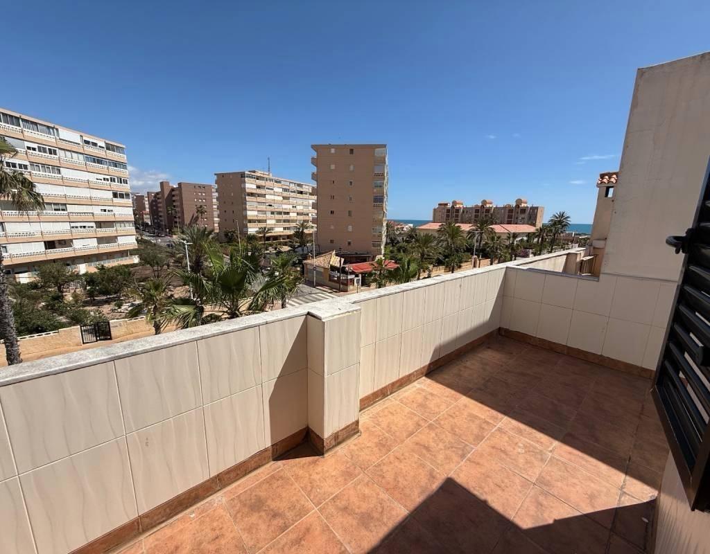 Ático en Torrevieja, Alicante, España 3 dormitorios, 84 m2 No. 178172