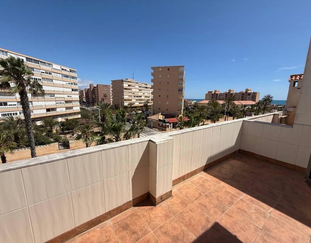 Ático en Torrevieja, Alicante, España 3 dormitorios, 84 m2 No. 178172