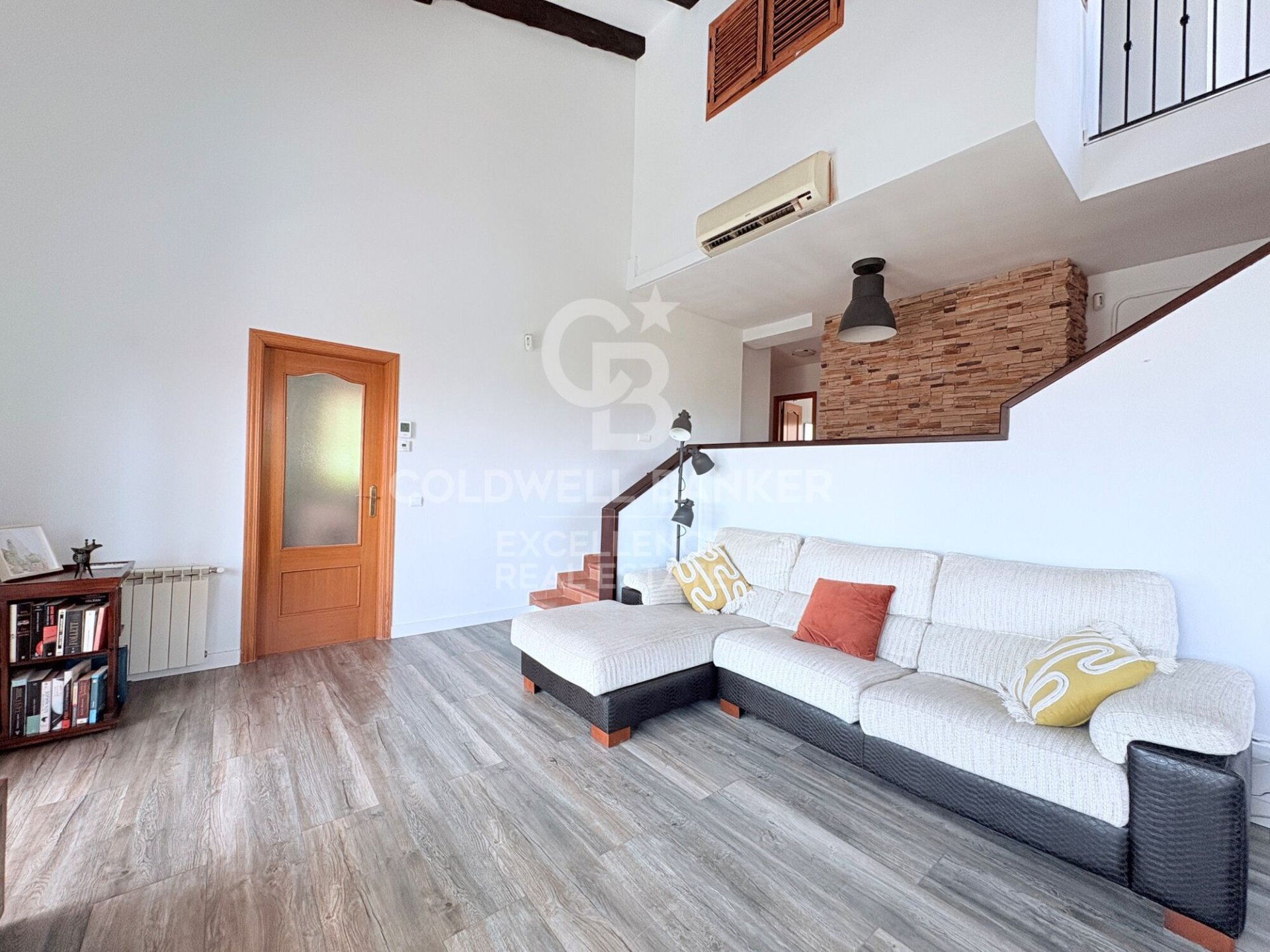 Villa in Chiva, Valencia, Spain 5 bedrooms, 350 sq.m. No. 178390