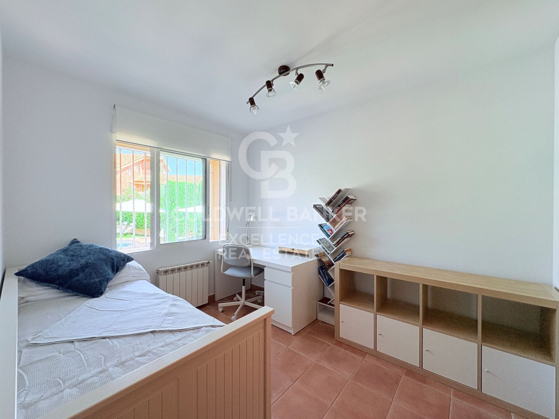 Villa in Chiva, Valencia, Spain 5 bedrooms, 350 sq.m. No. 178390