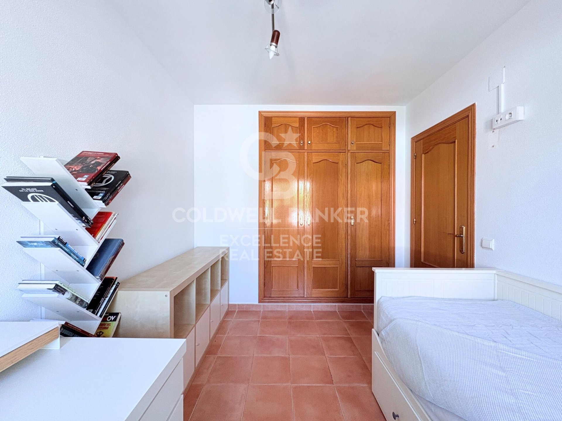 Villa in Chiva, Valencia, Spain 5 bedrooms, 350 sq.m. No. 178390