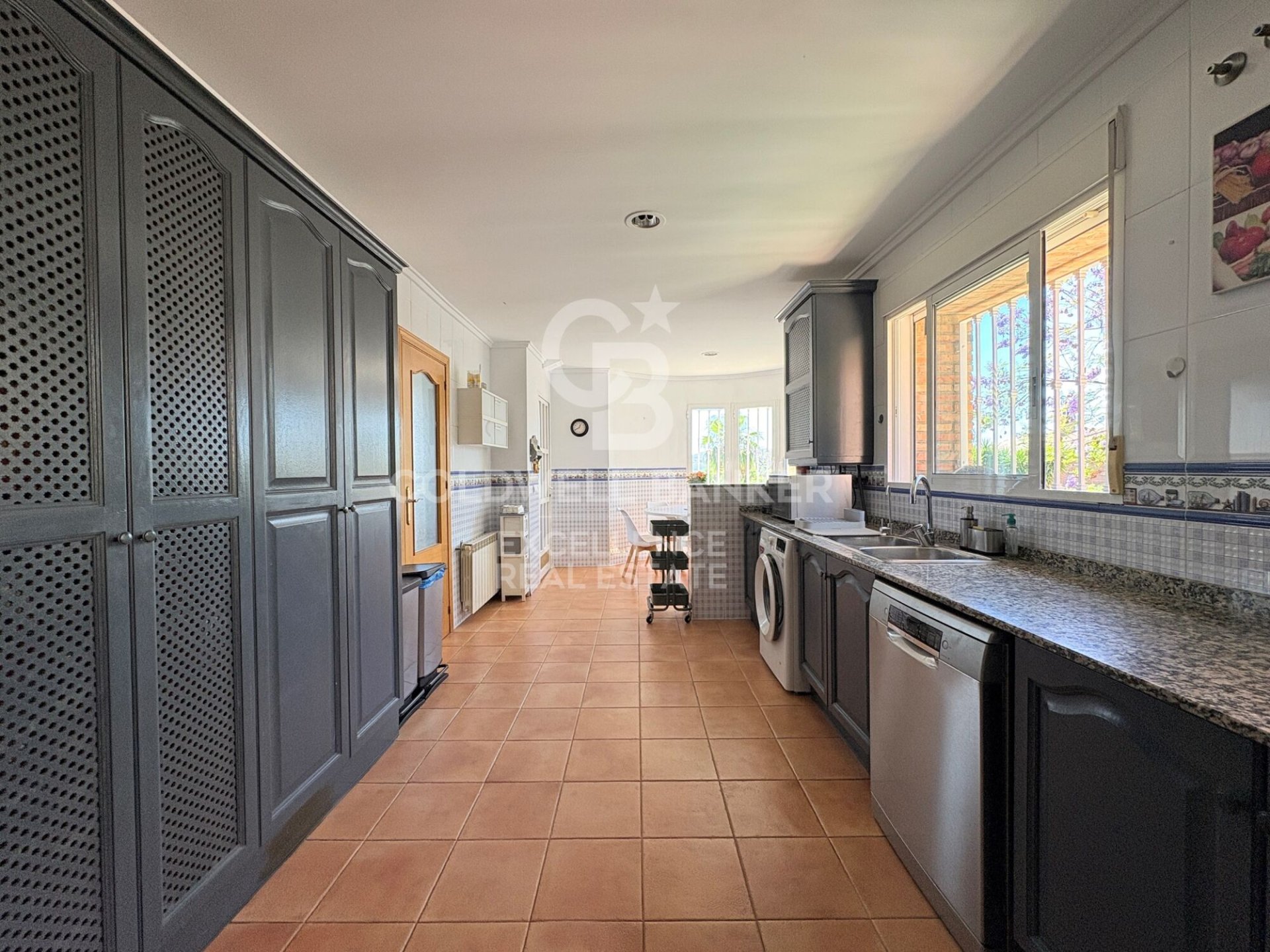 Villa in Chiva, Valencia, Spain 5 bedrooms, 350 sq.m. No. 178390