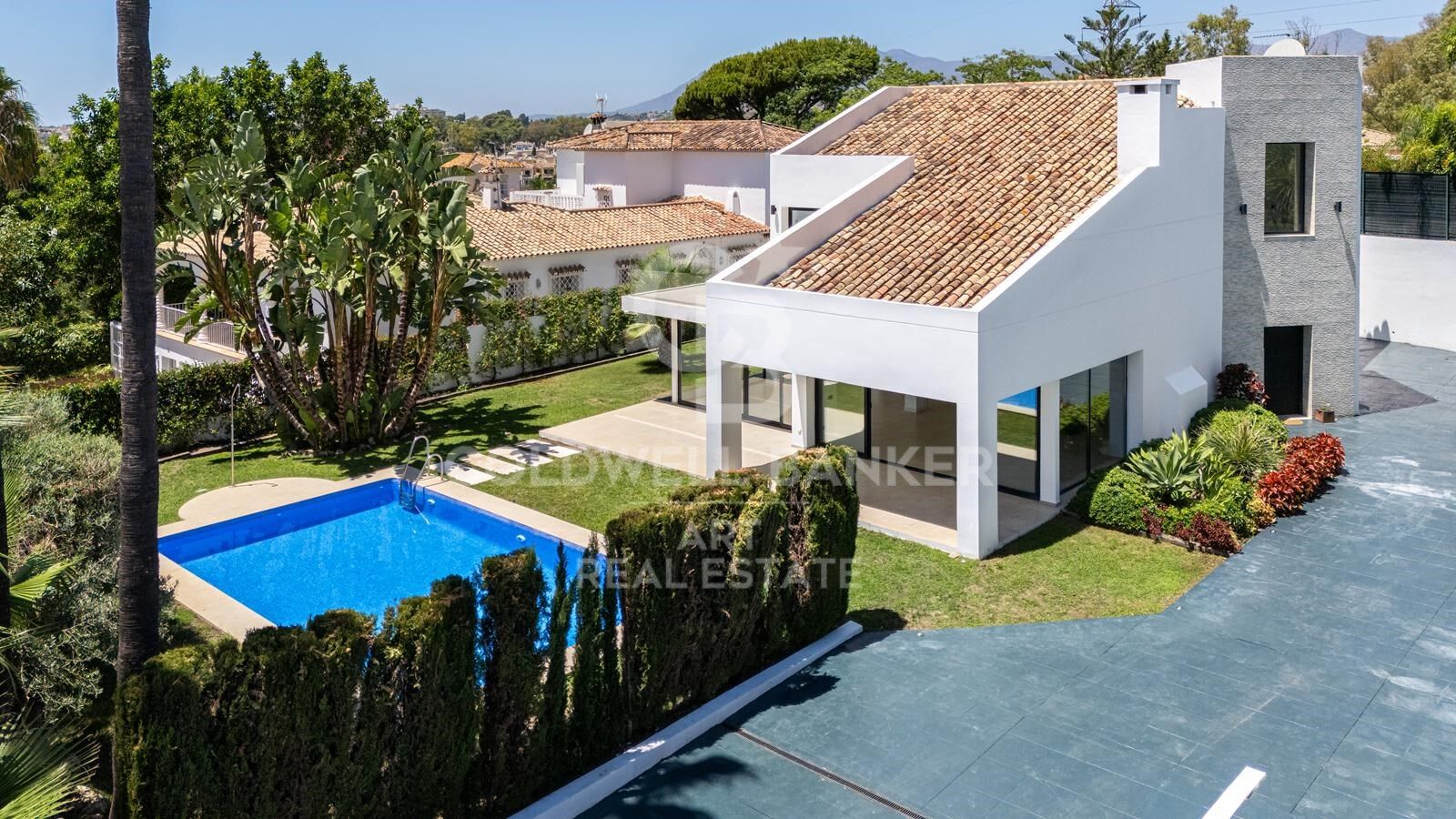 Huvila Marbella, Malaga, Espanja 4 makuuhuonetta, 388 m2 No. 158139