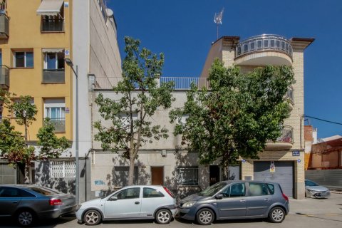 Māja Terrassa, Barcelona, Spānijā 4 istabas, 230 m2 Nr. 177859
