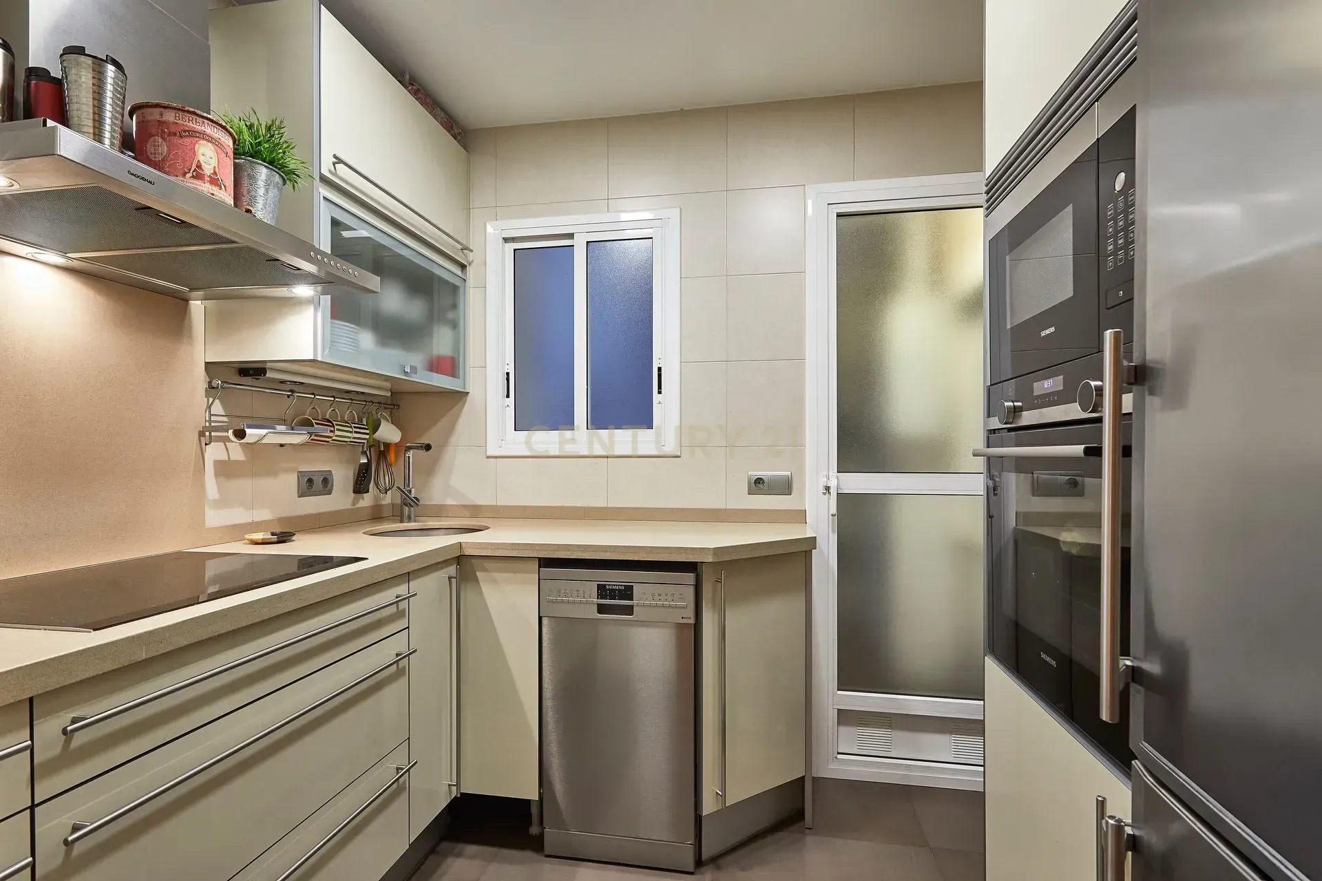 Apartment in Barcelona, Spain 4 bedrooms, 84 sq.m. No. 177856
