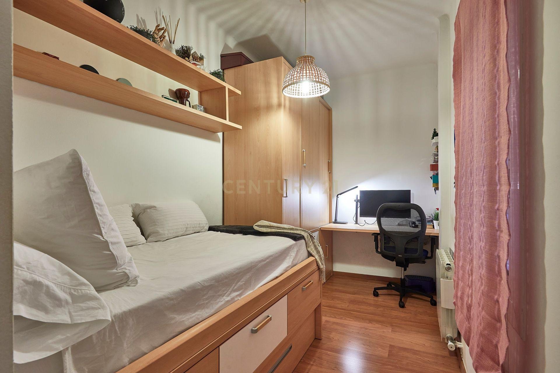 Apartment in Barcelona, Spain 4 bedrooms, 84 sq.m. No. 177856