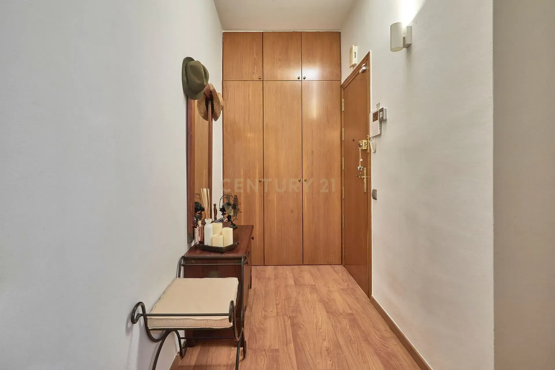 Apartment in Barcelona, Spain 4 bedrooms, 84 sq.m. No. 177856
