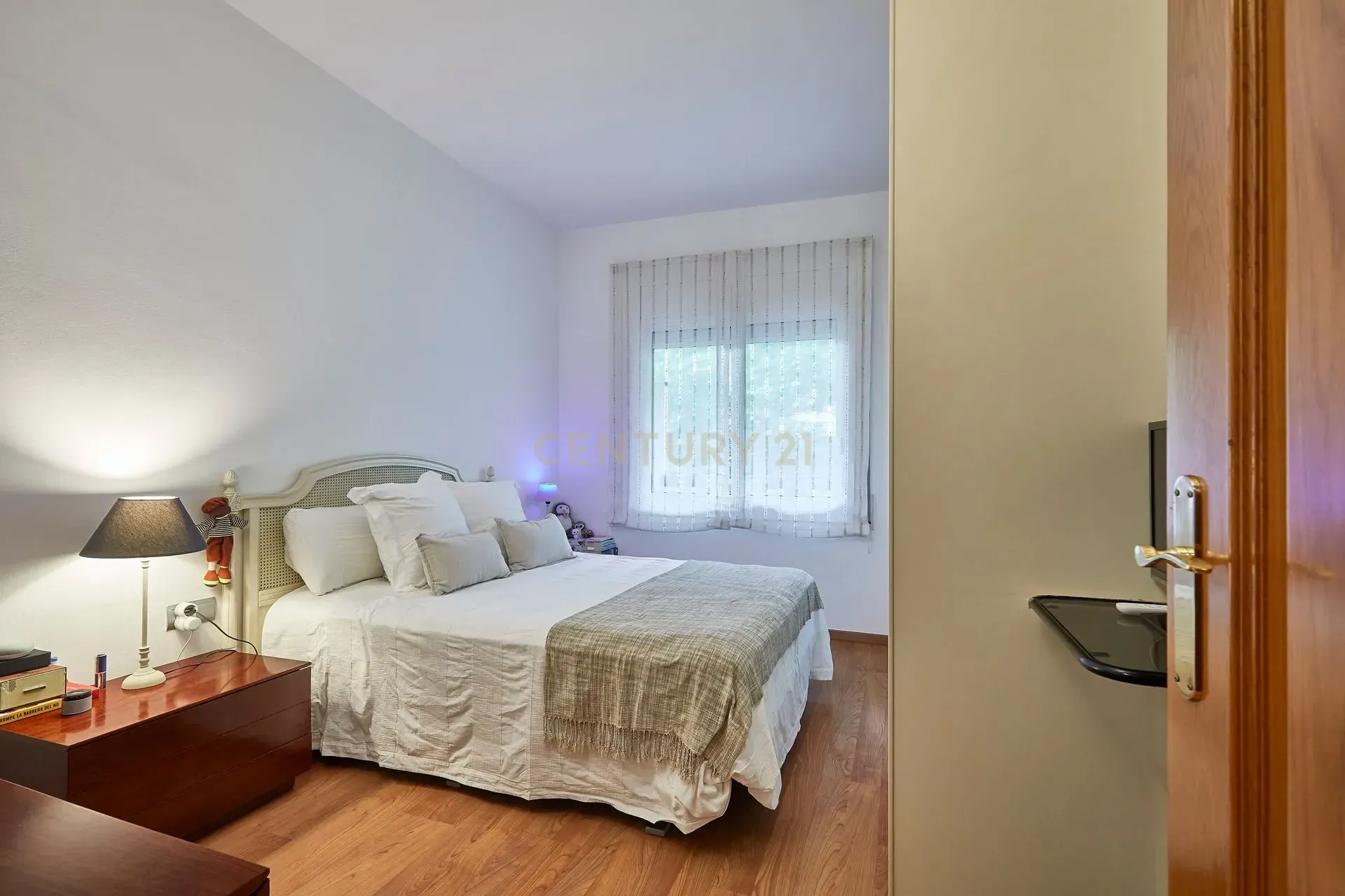 Apartment in Barcelona, Spain 4 bedrooms, 84 sq.m. No. 177856