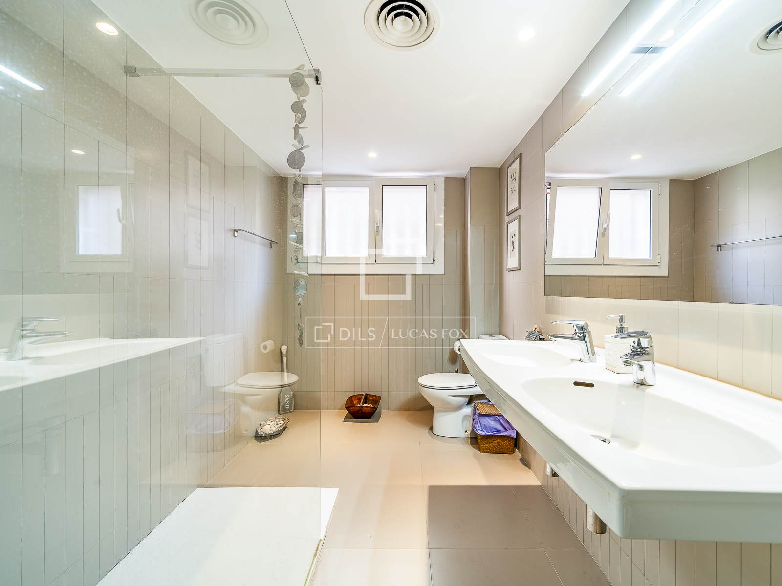 Dzīvoklis Barcelona, Spānijā 6 istabas, 320 m2 Nr. 150329