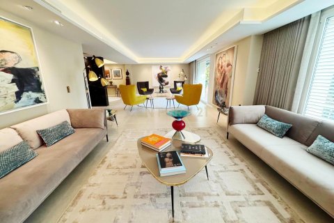 Huoneisto Barcelona, Espanja 4 makuuhuonetta, 343 m2 No. 167119
