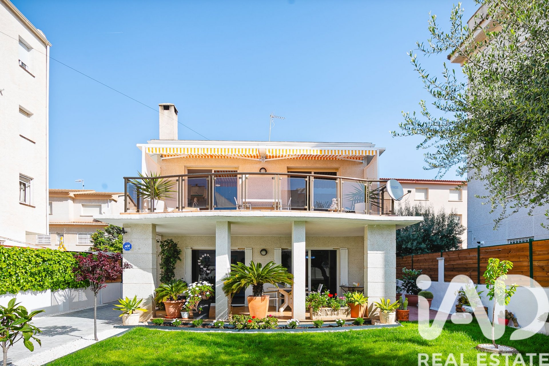 Hus i Cunit, Tarragona, Spanien 4 sovrum, 212 kvm. Nr. 172714