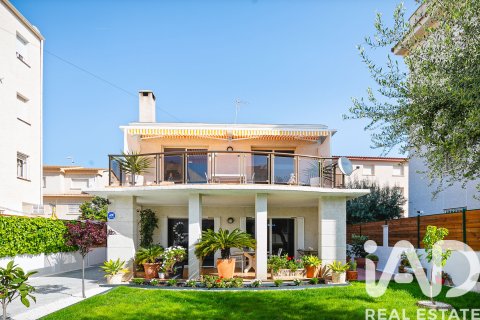 House in Cunit, Tarragona, Spanien 4 Schlafzimmer, 212 m2 Nr. 172714