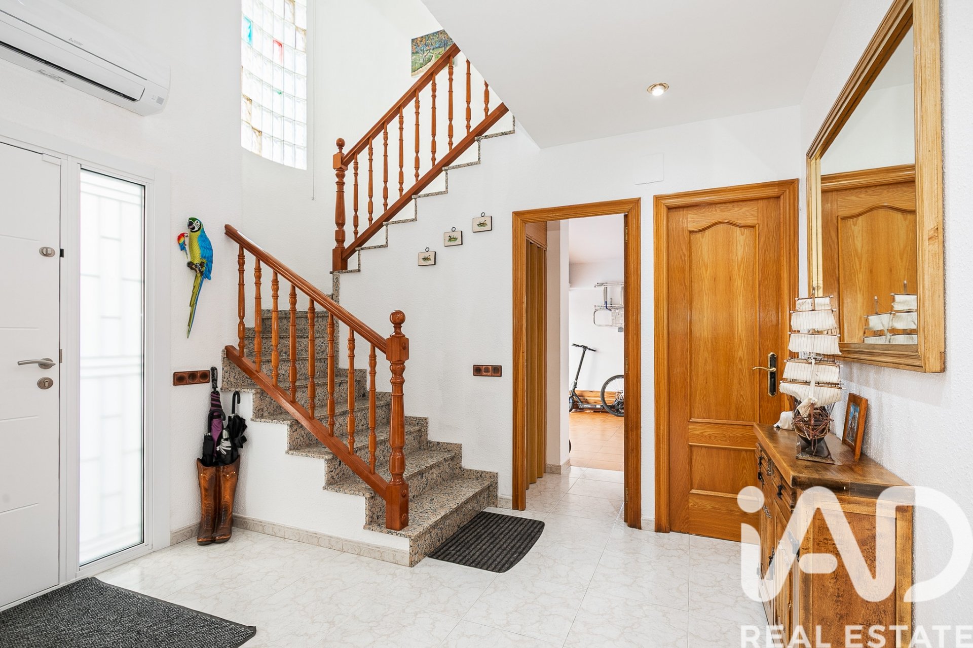 Hus i Cunit, Tarragona, Spanien 4 sovrum, 212 kvm. Nr. 172714