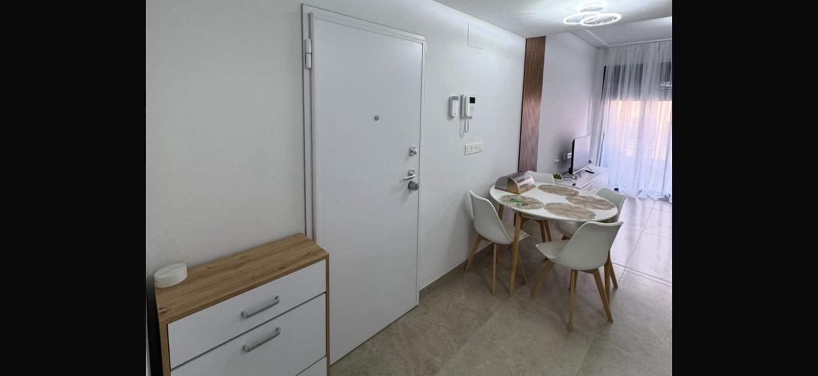 Appartamento a Torrevieja, Alicante, Spagna 2 camere da letto, 75 mq. N° 189850