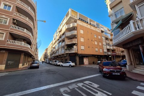 Apartment in Torrevieja, Alicante, Spain 3 bedrooms, 100 sq.m. No. 189848