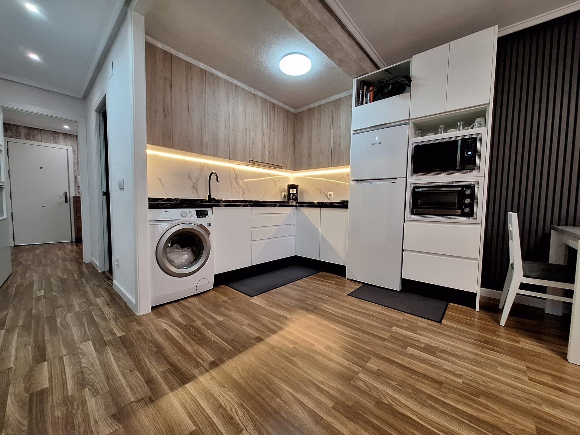 Apartamento en Torrevieja, Alicante, España 3 dormitorios, 100 m2 No. 189848