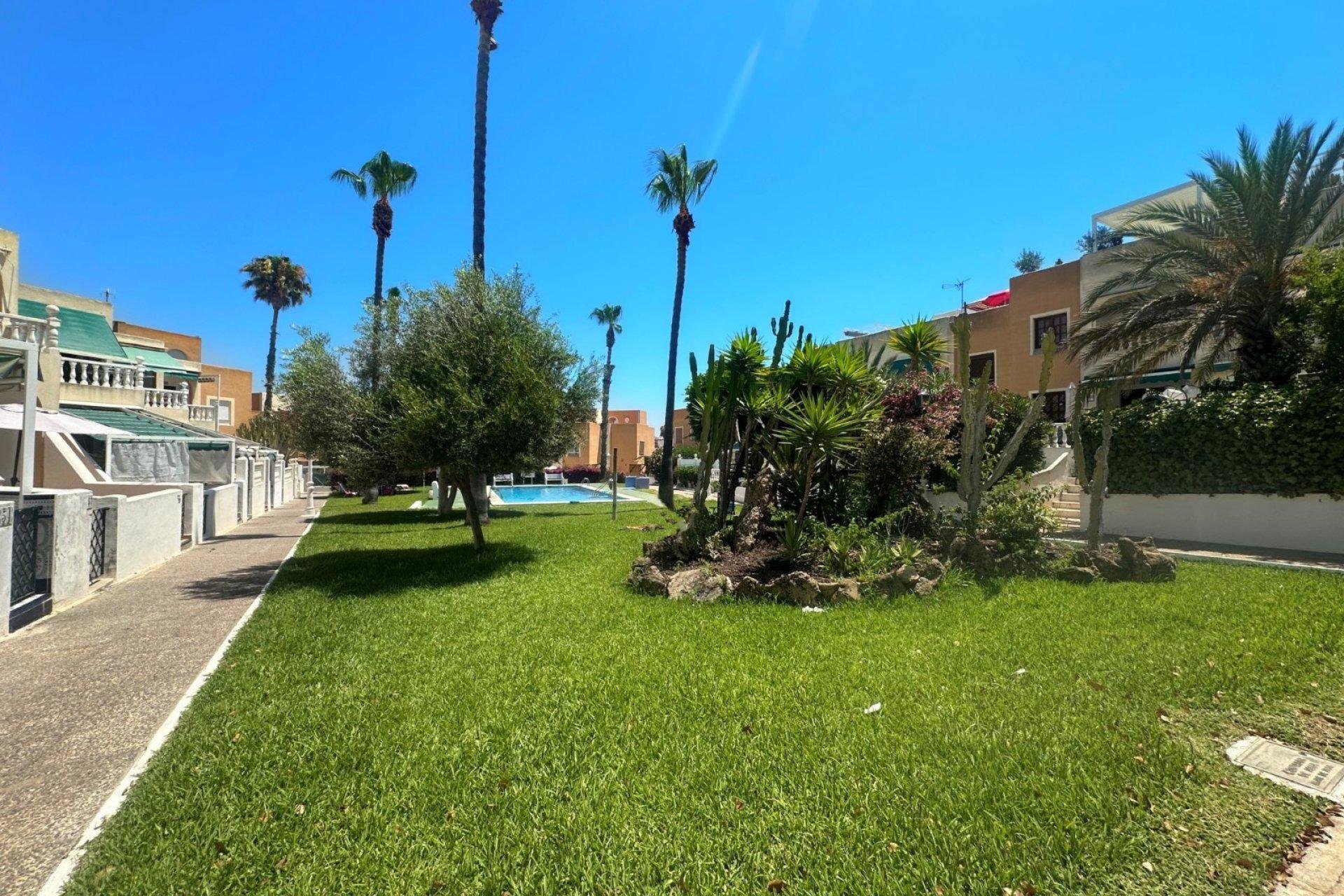 Bungalow in Torrevieja, Alicante, Spain 1 bedroom, 45 sq.m. No. 190578