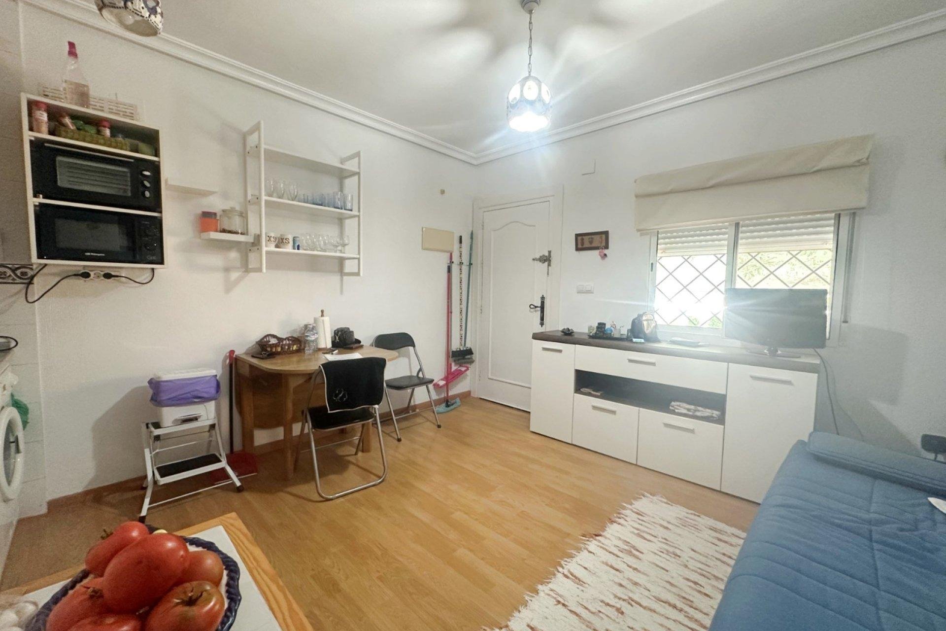 Bungalow in Torrevieja, Alicante, Spain 1 bedroom, 45 sq.m. No. 190578