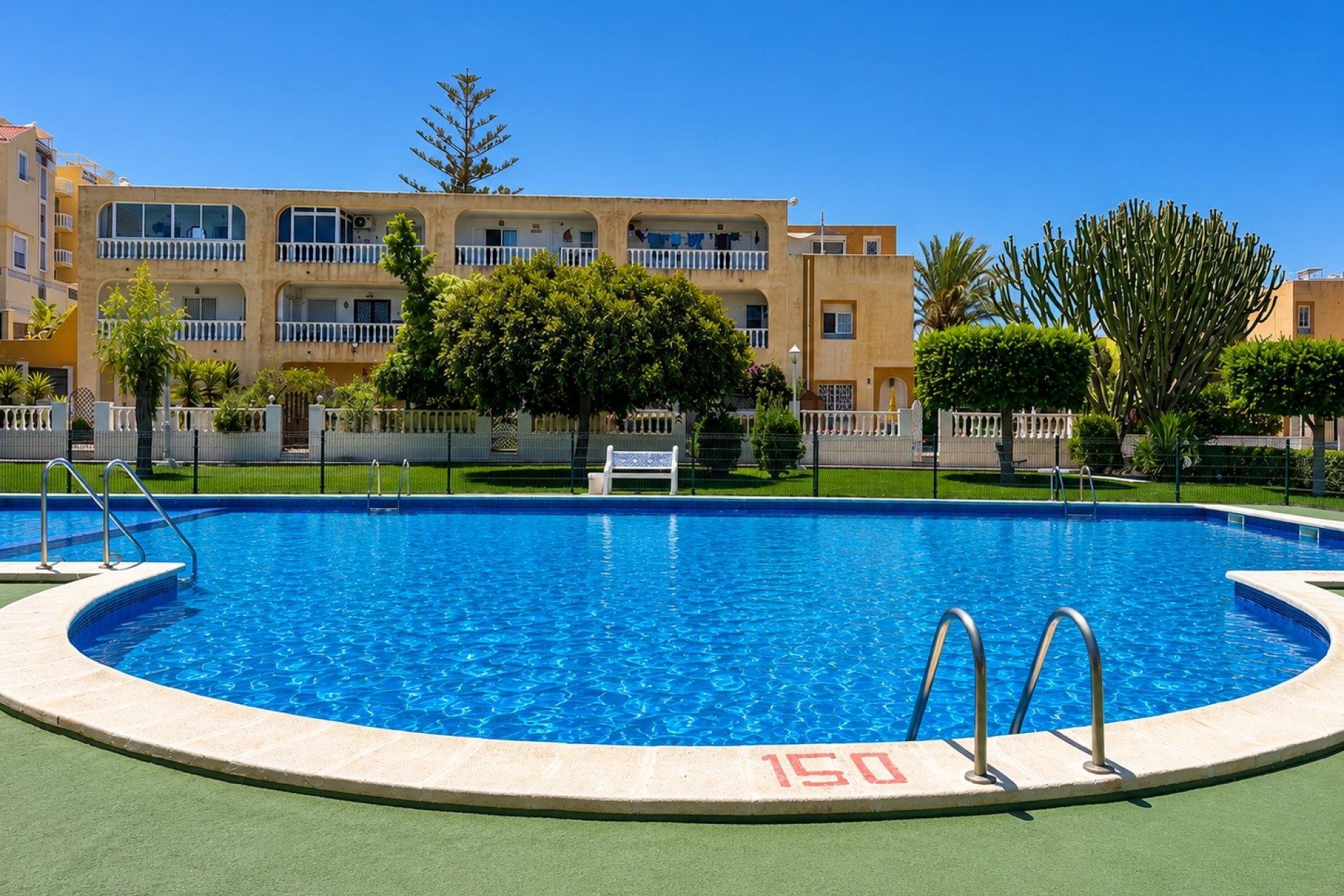 Bungalow in Torrevieja, Alicante, Spain 1 bedroom, 45 sq.m. No. 190578