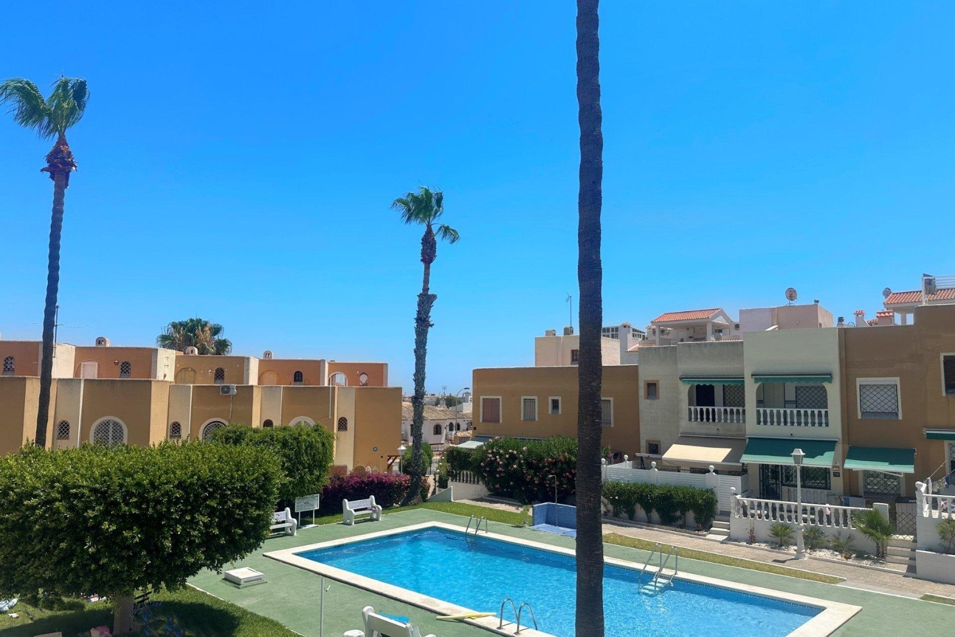 Bungalow in Torrevieja, Alicante, Spain 1 bedroom, 45 sq.m. No. 190578