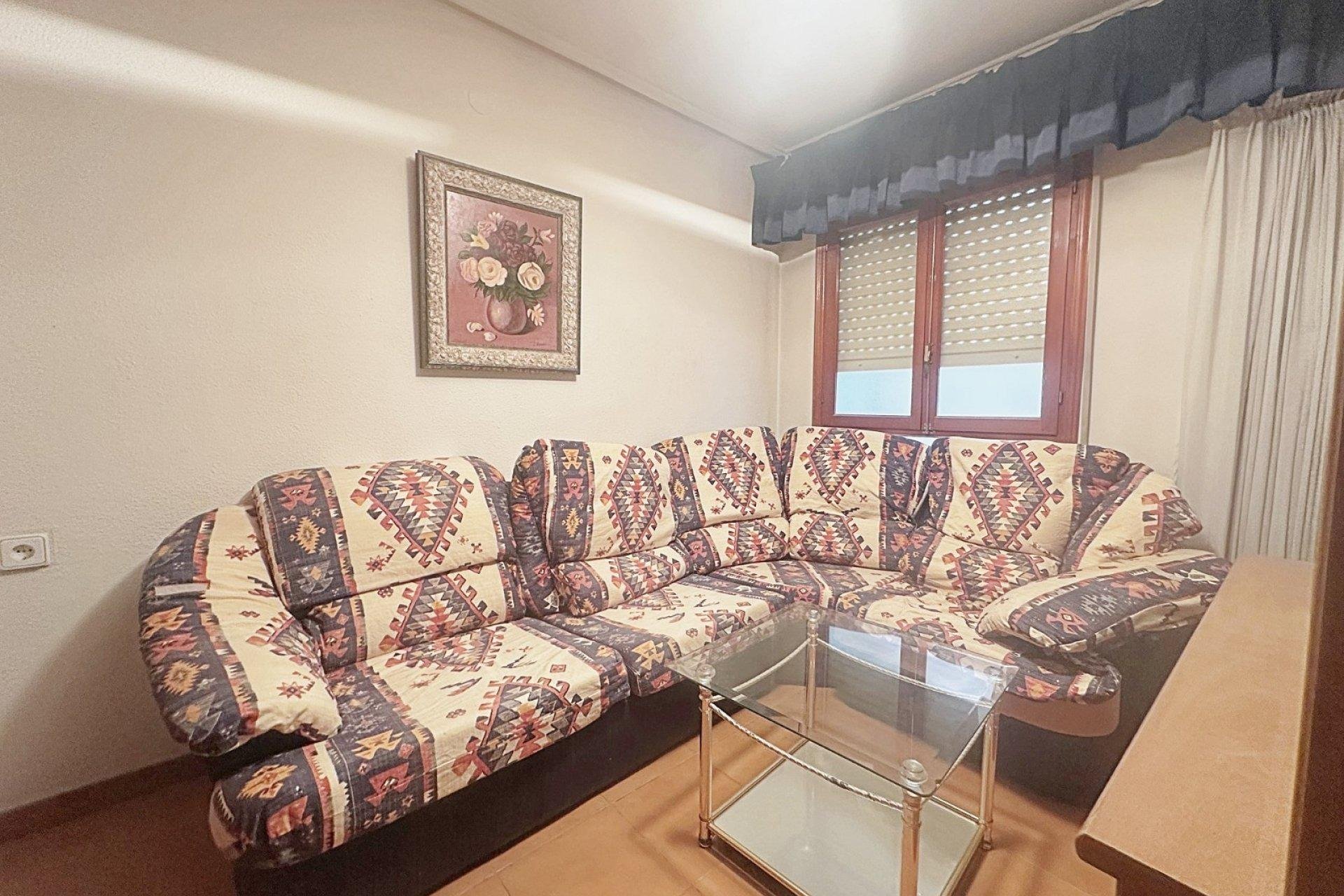 Apartamento en Torrevieja, Alicante, España 4 dormitorios, 130 m2 No. 190577