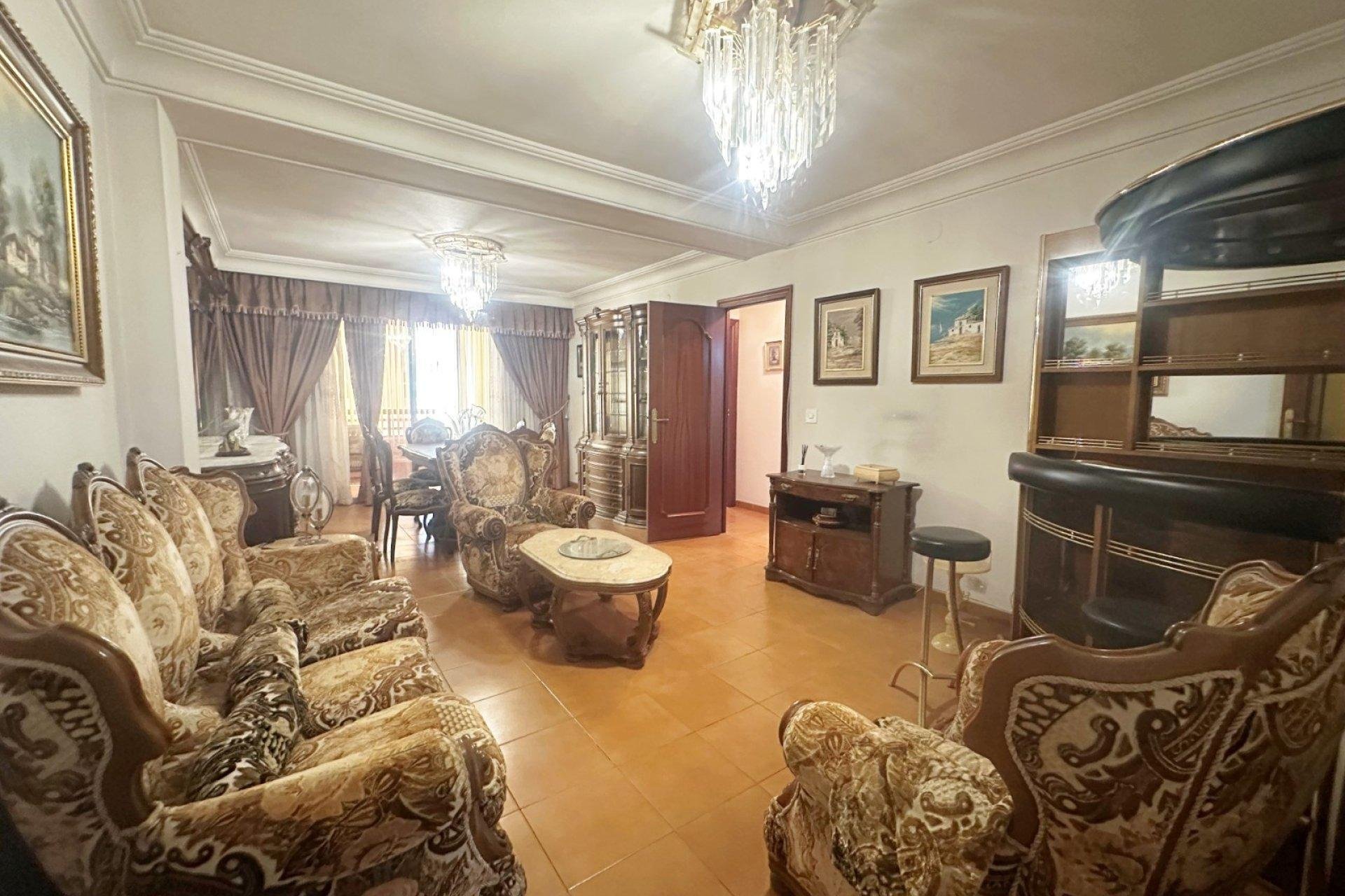 Apartamento en Torrevieja, Alicante, España 4 dormitorios, 130 m2 No. 190577
