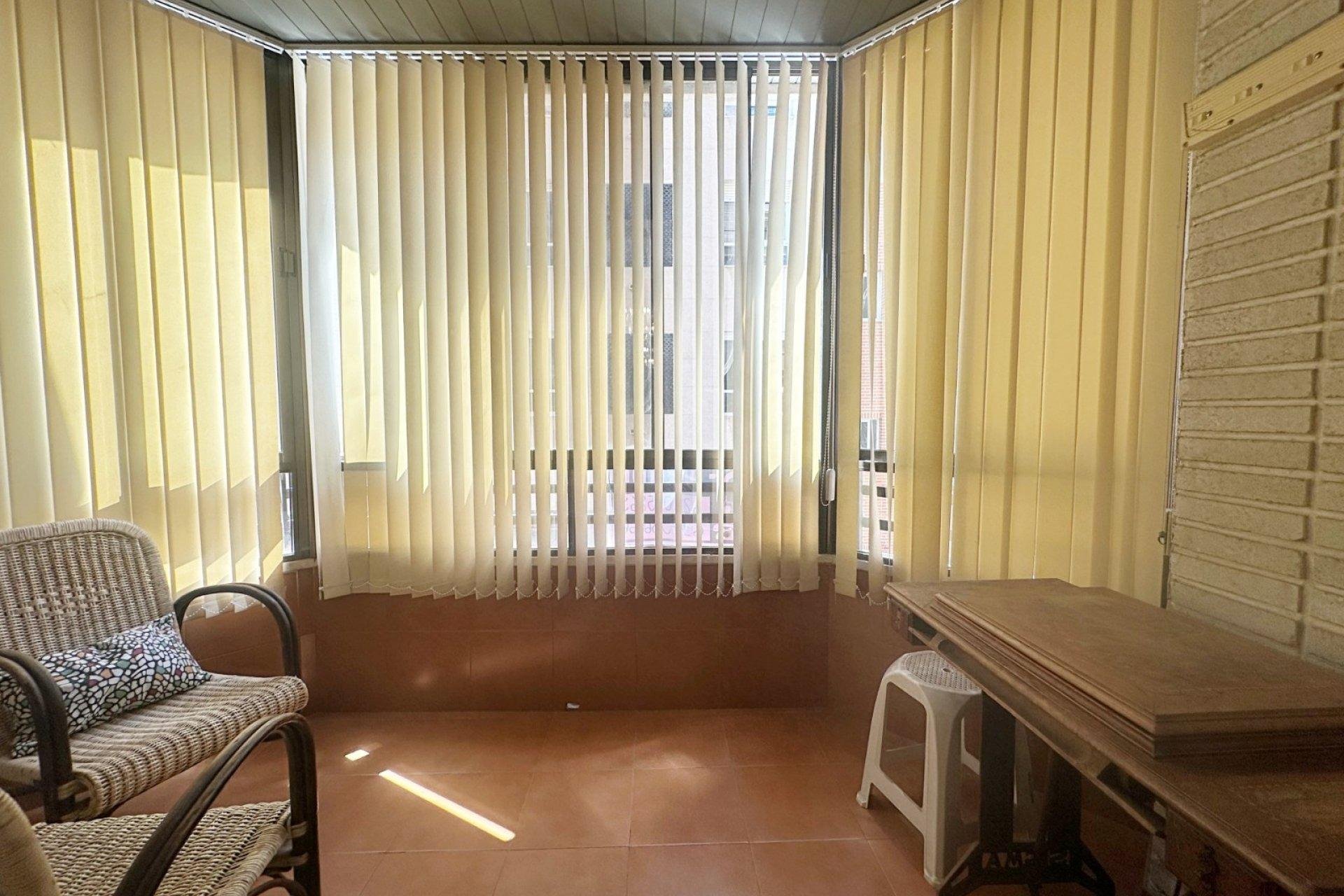 Apartamento en Torrevieja, Alicante, España 4 dormitorios, 130 m2 No. 190577
