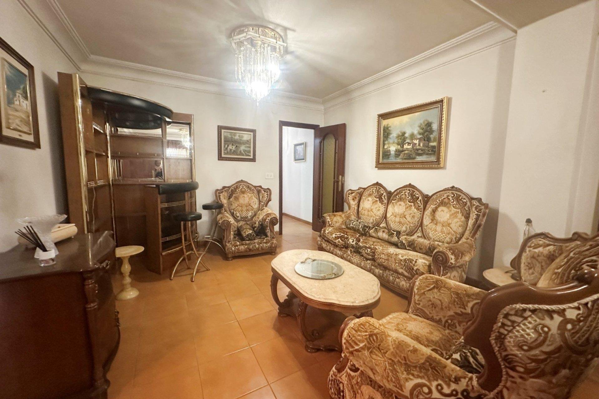 Apartamento en Torrevieja, Alicante, España 4 dormitorios, 130 m2 No. 190577