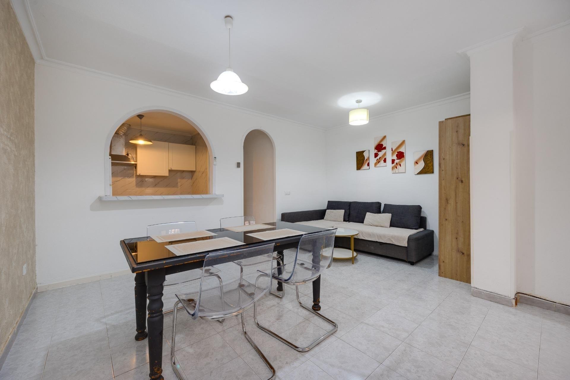 Apartment in Torrevieja, Alicante, Spain 2 bedrooms, 67 sq.m. No. 190579