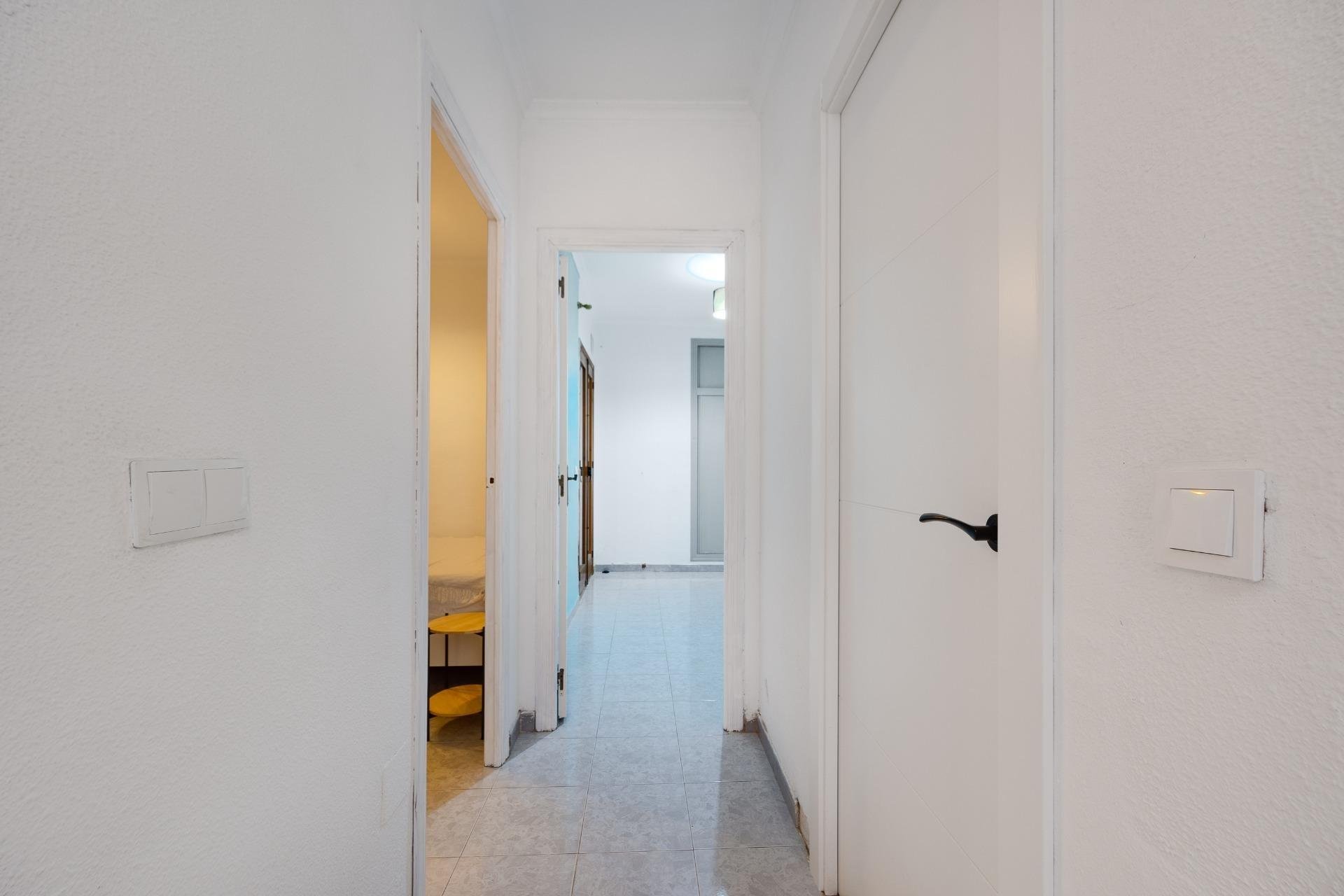 Apartment in Torrevieja, Alicante, Spain 2 bedrooms, 67 sq.m. No. 190579