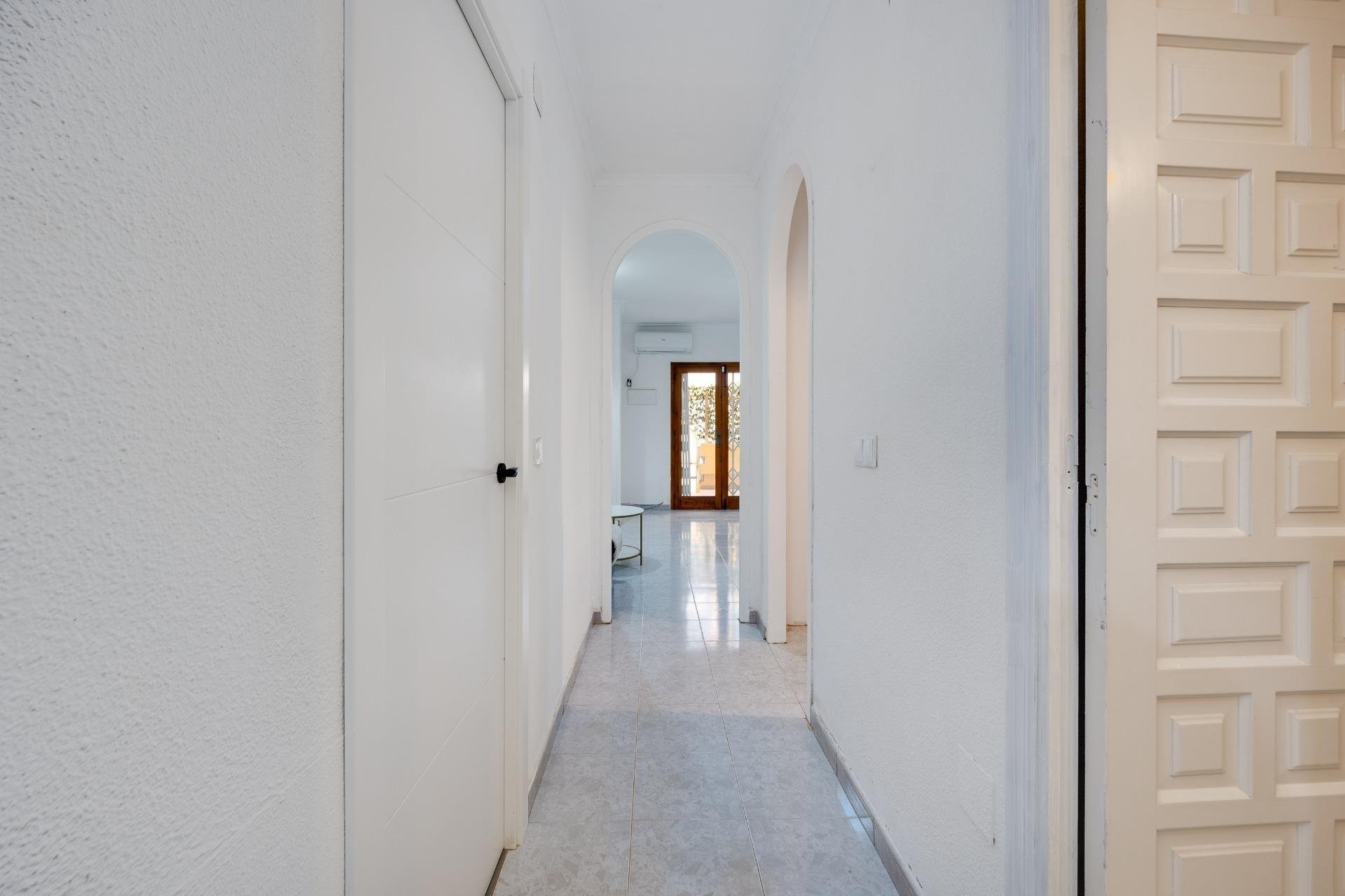 Apartment in Torrevieja, Alicante, Spain 2 bedrooms, 67 sq.m. No. 190579