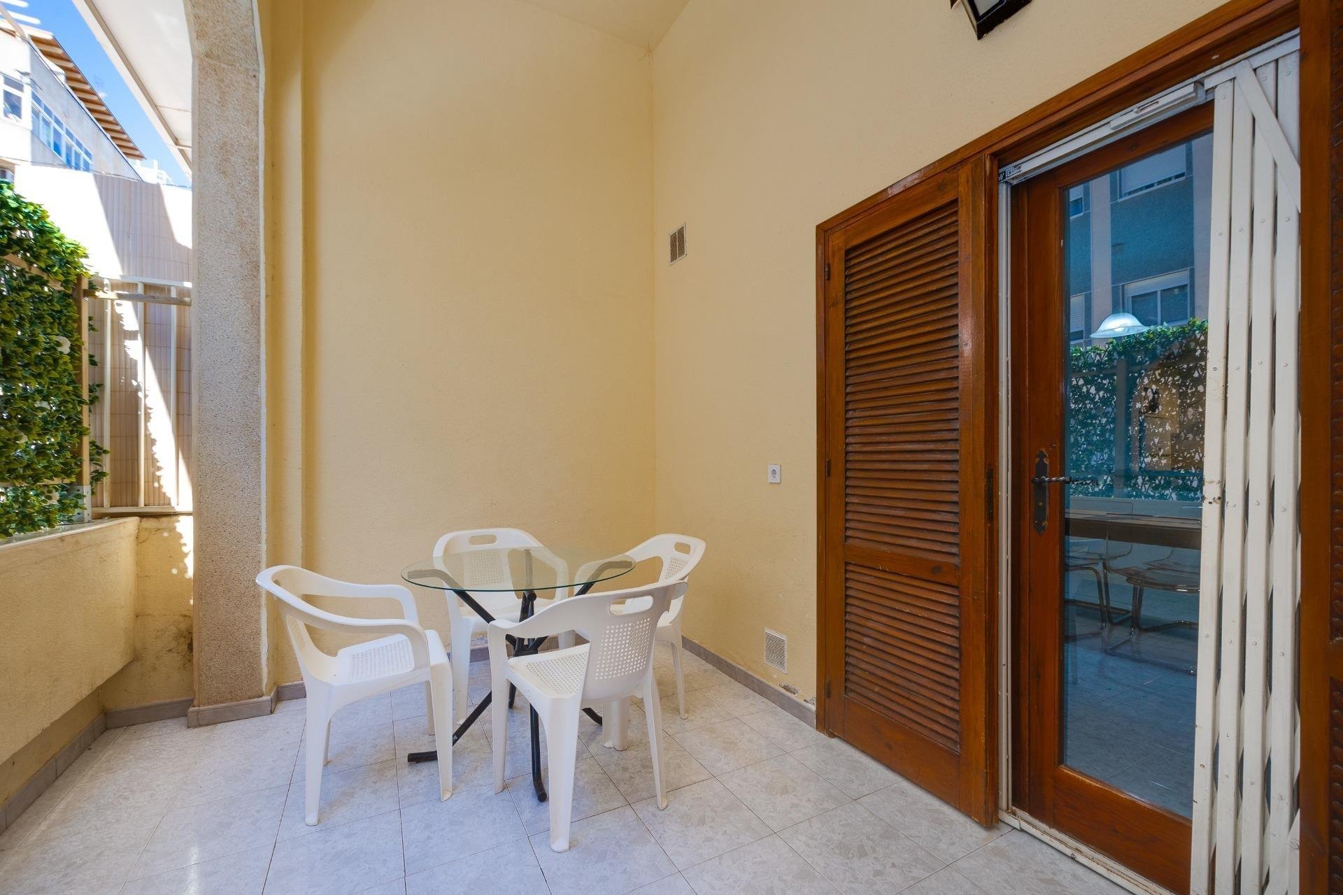 Apartment in Torrevieja, Alicante, Spain 2 bedrooms, 67 sq.m. No. 190579
