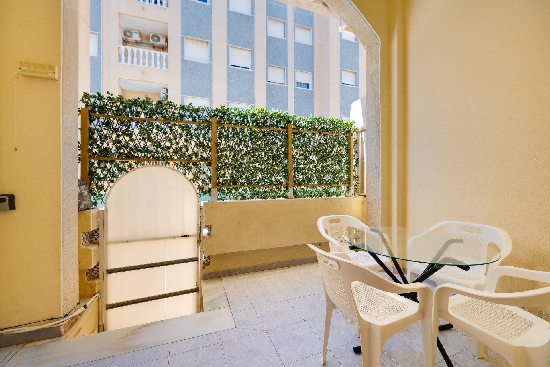 Apartment in Torrevieja, Alicante, Spain 2 bedrooms, 67 sq.m. No. 190579