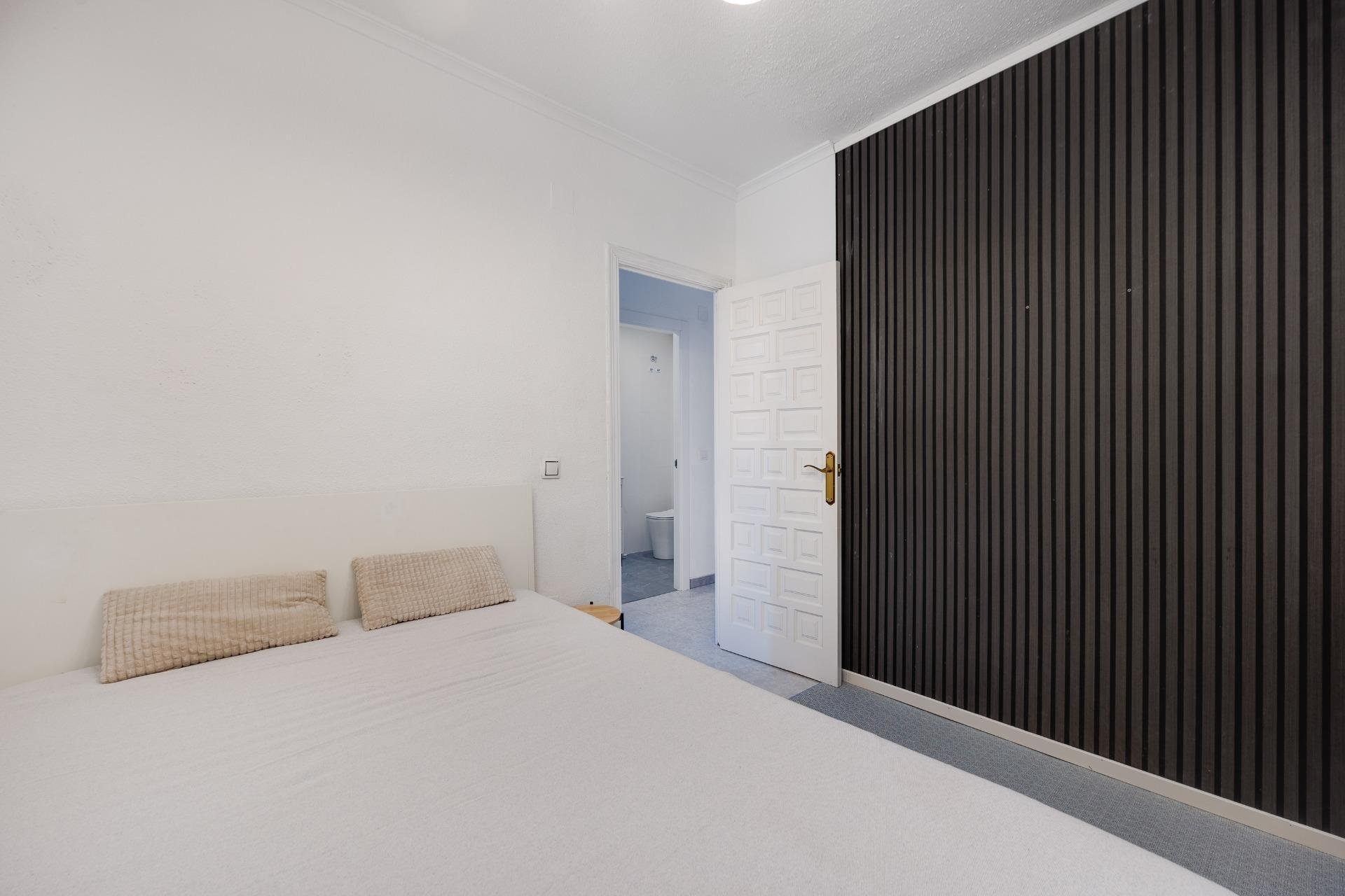 Apartment in Torrevieja, Alicante, Spain 2 bedrooms, 67 sq.m. No. 190579