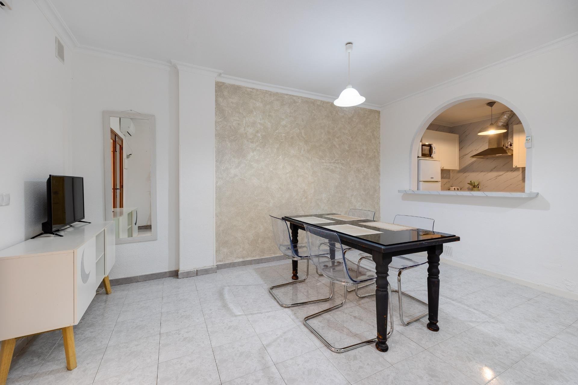 Apartment in Torrevieja, Alicante, Spain 2 bedrooms, 67 sq.m. No. 190579