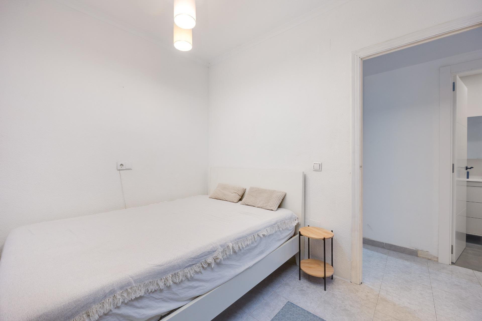 Apartment in Torrevieja, Alicante, Spain 2 bedrooms, 67 sq.m. No. 190579