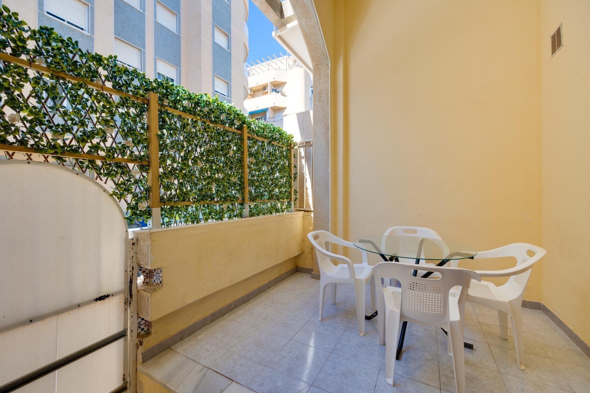 Apartment in Torrevieja, Alicante, Spain 2 bedrooms, 67 sq.m. No. 190579