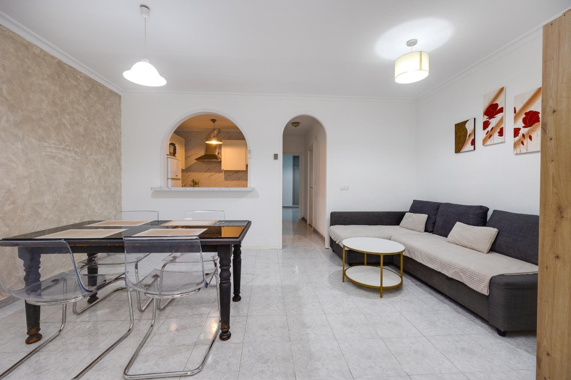 Apartment in Torrevieja, Alicante, Spain 2 bedrooms, 67 sq.m. No. 190579