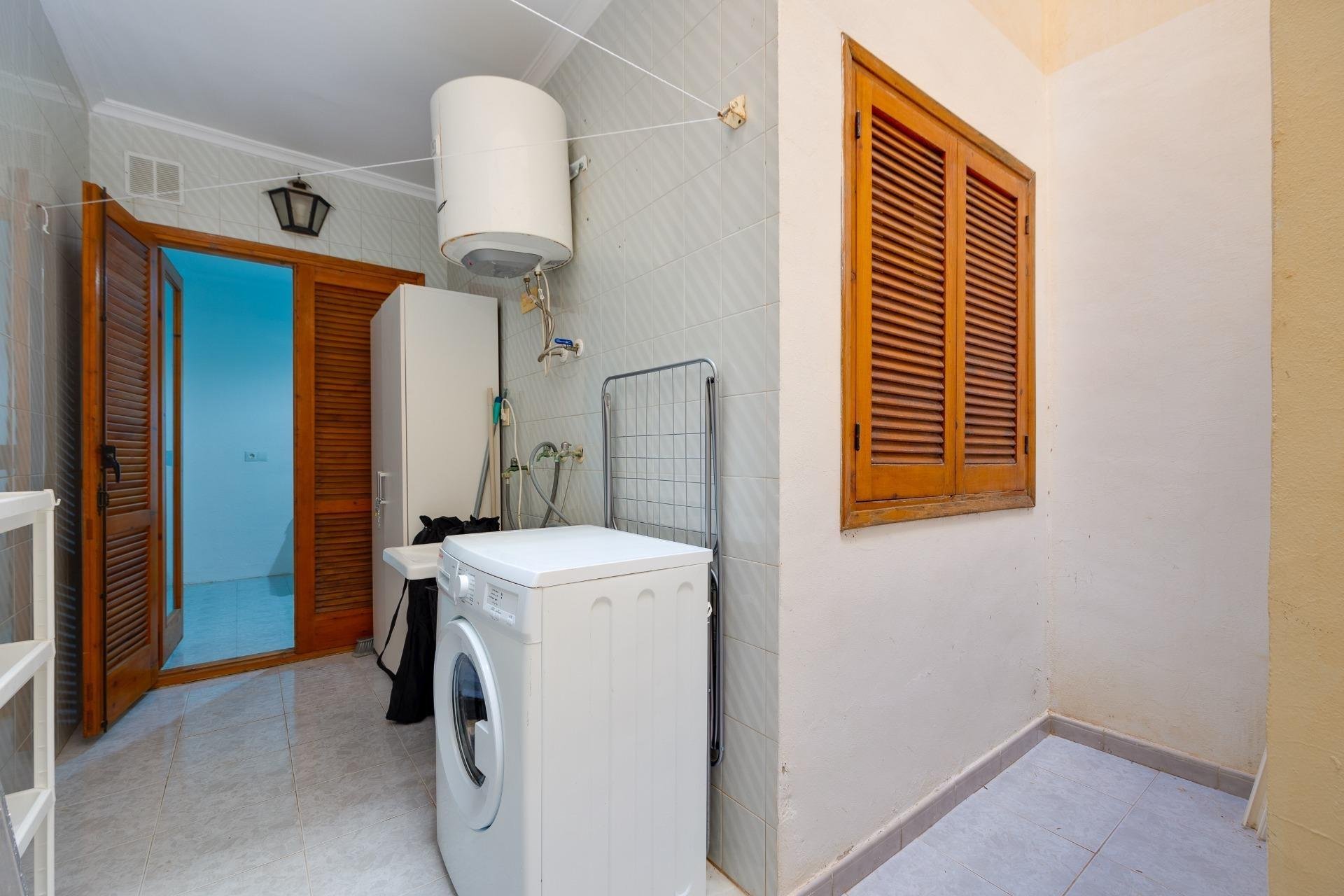 Apartment in Torrevieja, Alicante, Spain 2 bedrooms, 67 sq.m. No. 190579