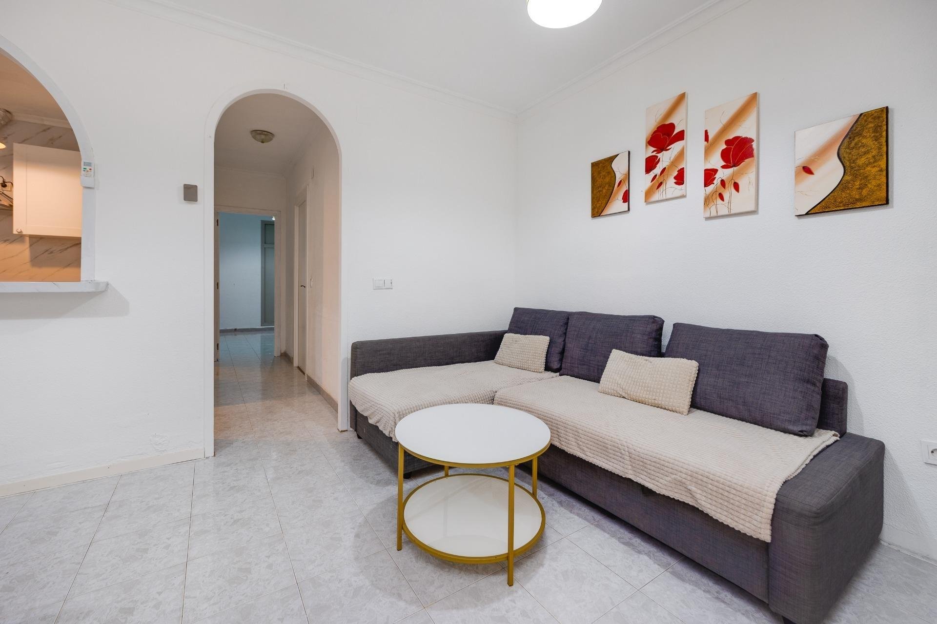 Apartment in Torrevieja, Alicante, Spain 2 bedrooms, 67 sq.m. No. 190579