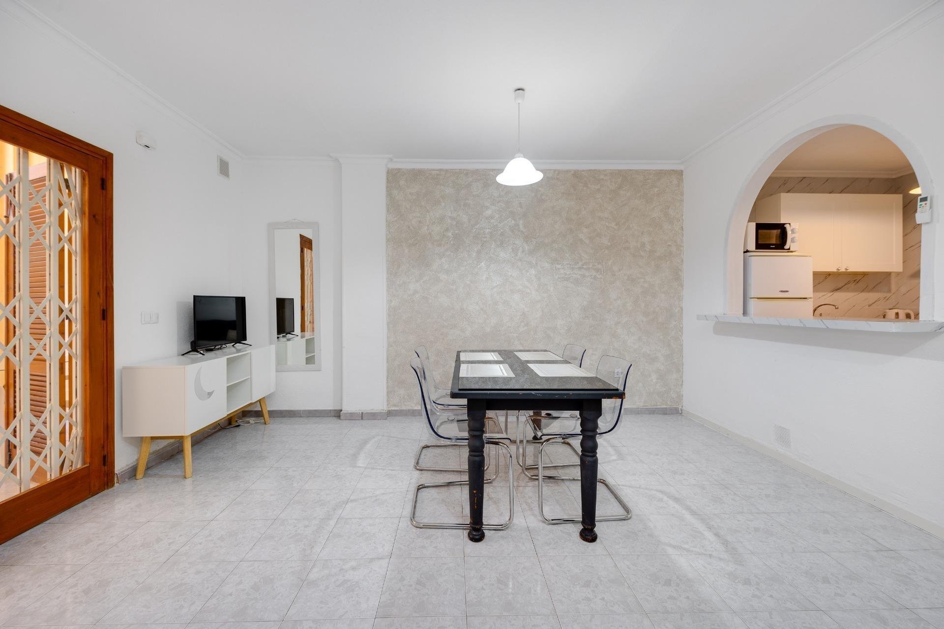 Apartment in Torrevieja, Alicante, Spain 2 bedrooms, 67 sq.m. No. 190579