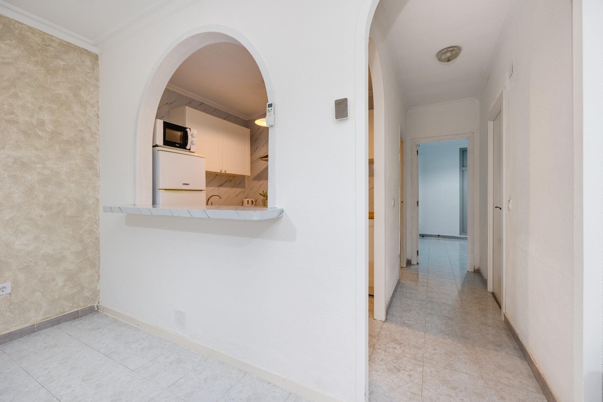 Apartment in Torrevieja, Alicante, Spain 2 bedrooms, 67 sq.m. No. 190579