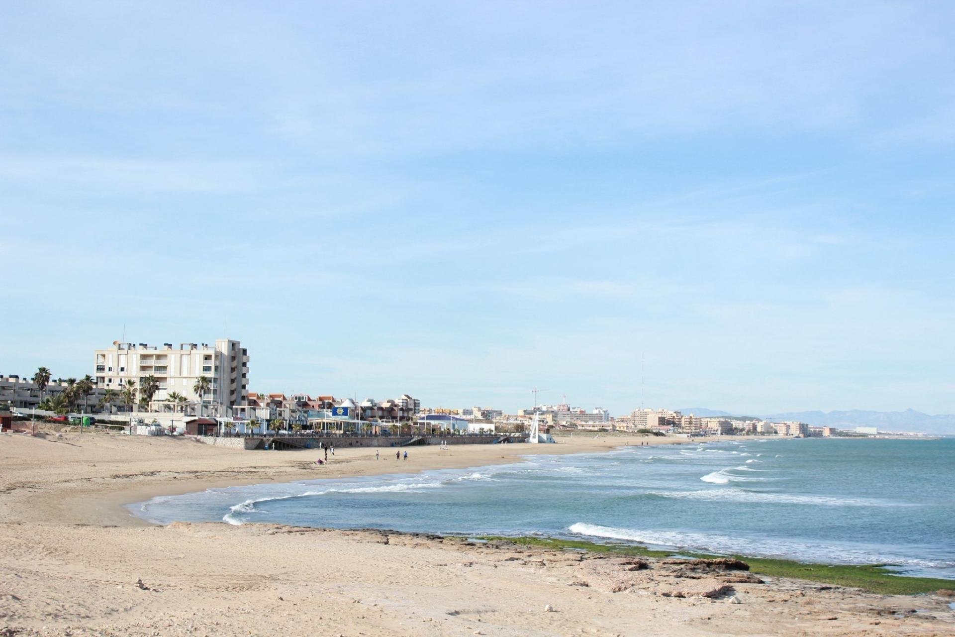 Dom w Torrevieja, Alicante, Hiszpania 2 sypialnie, 65 mkw. nr 168395