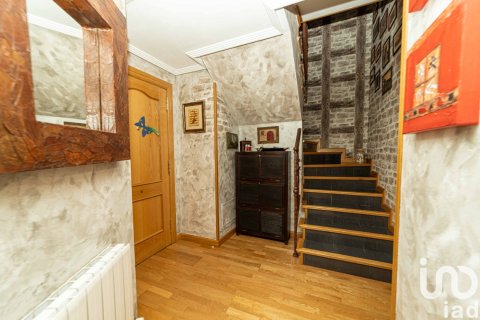 Dvīņu māja Leon, Spānijā 3 istabas, 131 m2 Nr. 186126